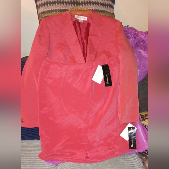 This is a jones of New York women's suit - Picture 2 of 6